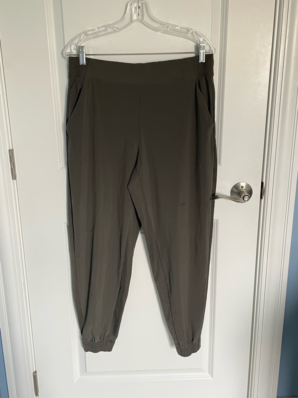 Athleta Women's Olive Textured Brooklyn Jogger Pants Size 14 - 54343 - Picture 5 of 14
